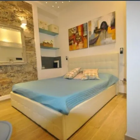 5 Terre Hall * La Spezia