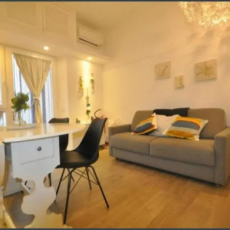 5 Terre Hall * La Spezia
