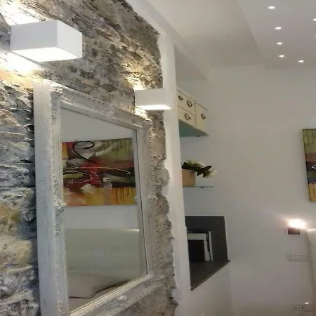 Apartment 5 Terre Hall